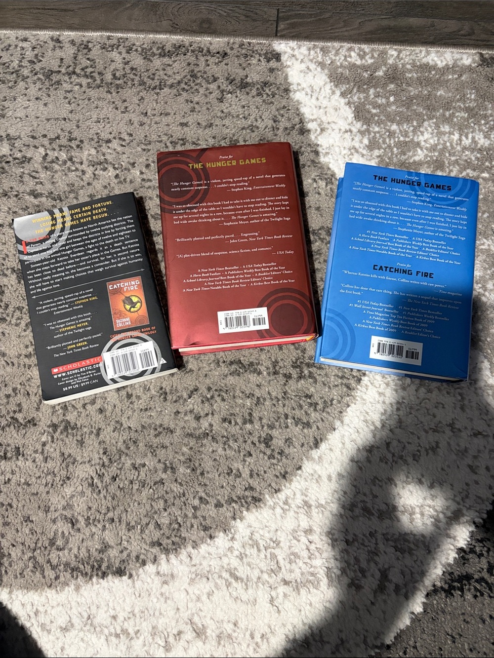 The Hunger Games Trilogy Set - Black, Red, Blue - Picture 2 of 3